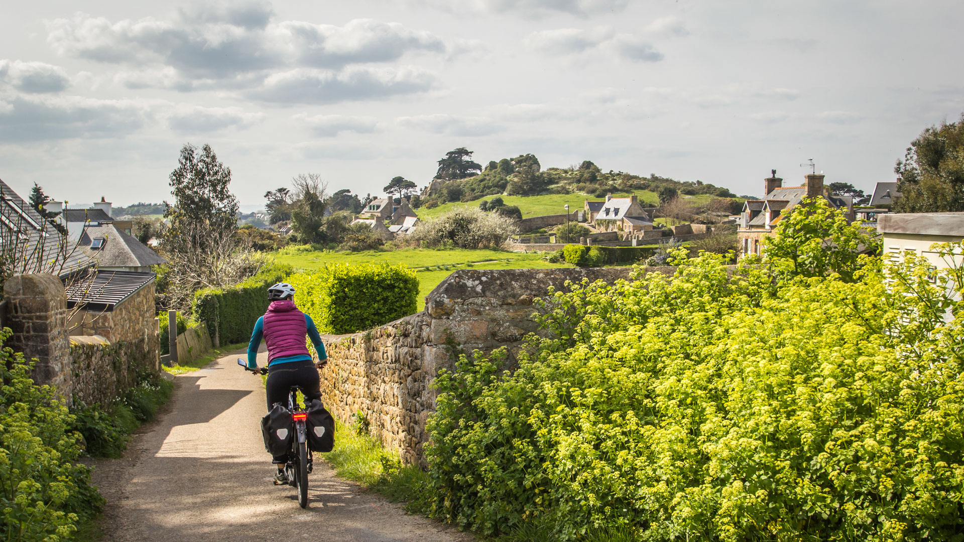 Entdecken Sie schöne Dörfer mit dem Rad in der Bretagne