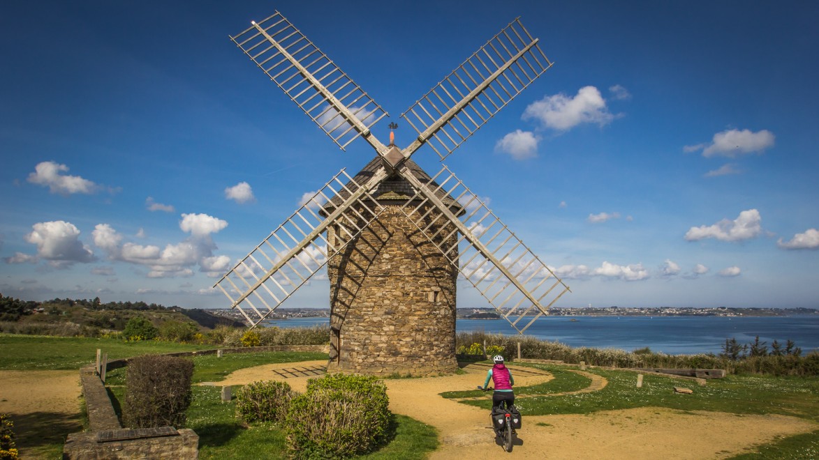 Eine alte Windmühle ist teils des lokalen Kulturerbes