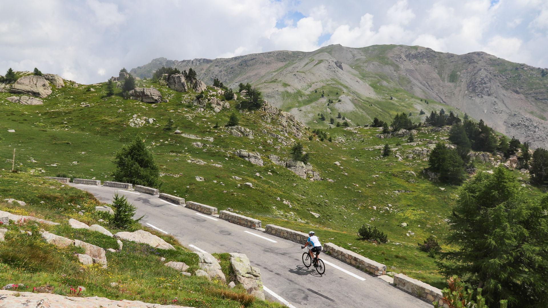 Der Col de la Cayolle, ein wilder Pass in den Südalpen.