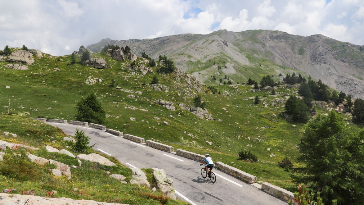 Der Col de la Cayolle, ein wilder Pass in den Südalpen.