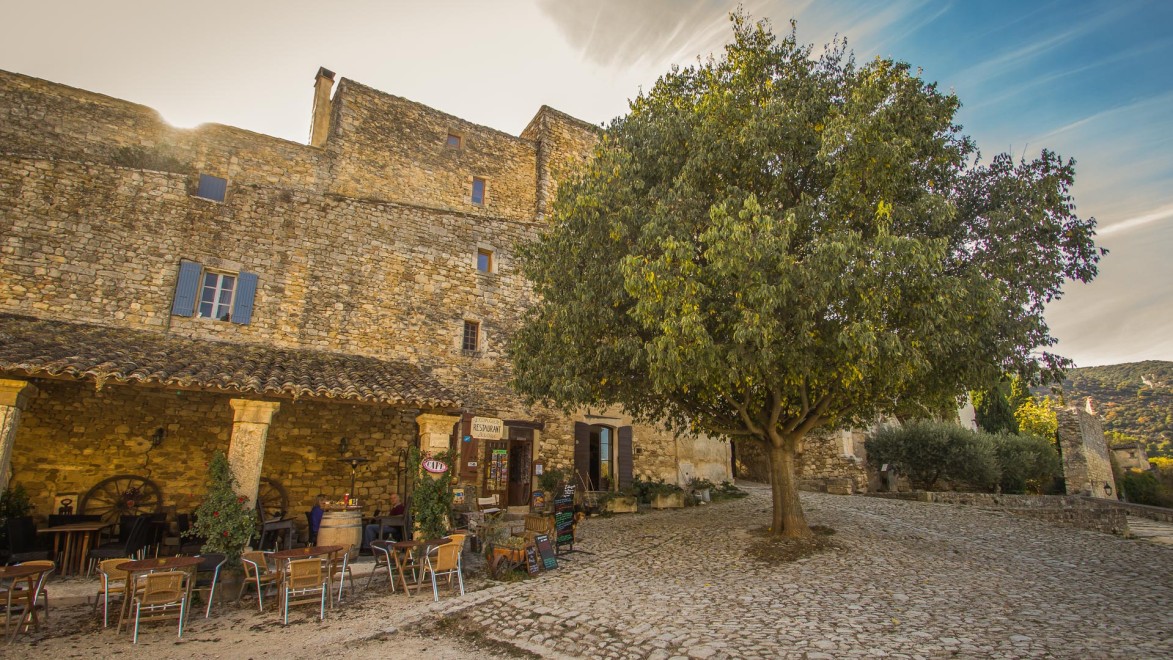Wunderschöne Dörfer der Provence während dieser Rennradtour