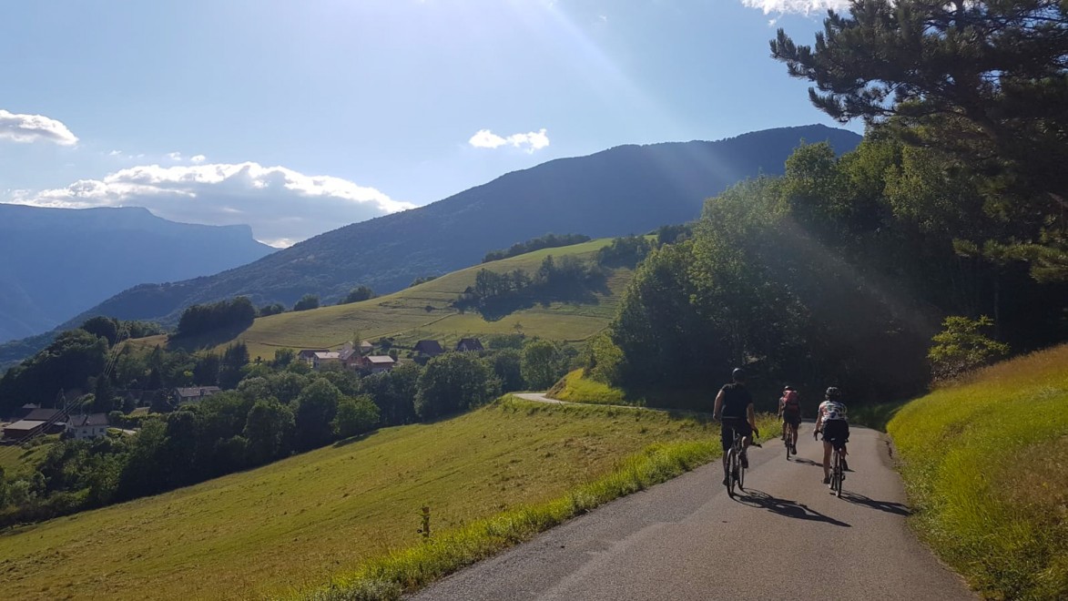 Entspannte Abfahrt mit dem Rennrad im Naturpark Chartreuse