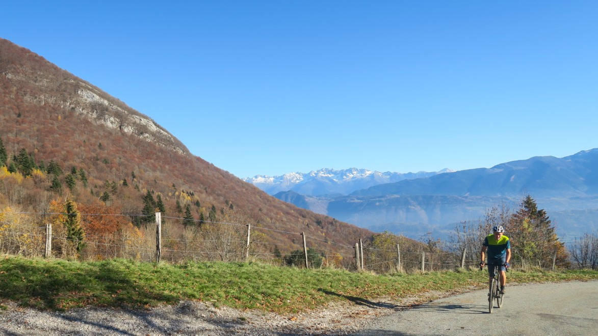 Angekommen am Col de Marocaz mit Blick auf die Lauzière Kette und das Maurienne-Tal