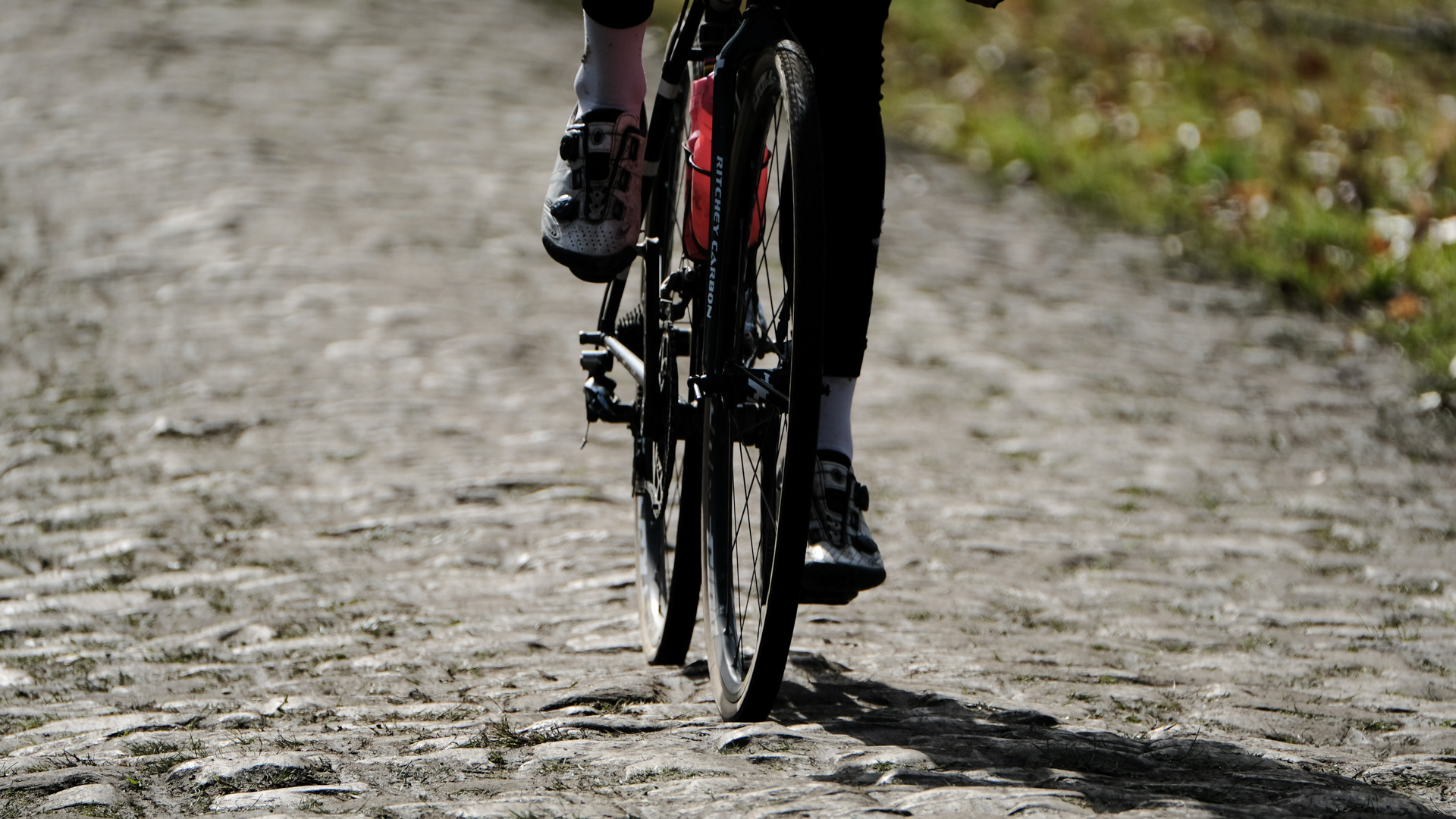 Das berüchtigte Kopfsteinpflaster der Trouée d'Arenberg, Schlüsselstelle von Paris-Roubaix