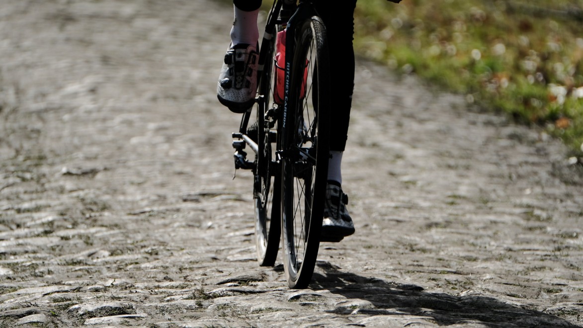 Das berüchtigte Kopfsteinpflaster der Trouée d'Arenberg, Schlüsselstelle von Paris-Roubaix