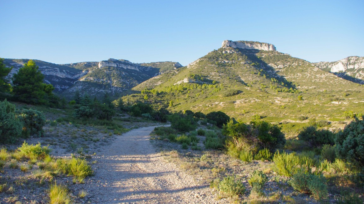 Die Ruhe einer Piste im Luberon-Massiv.