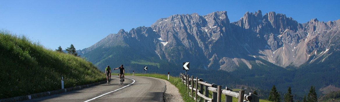 Rennradtour durch die Dolomiten mit legendären Pässen des Giro