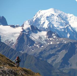 raid vtt en montagne avec vue sur le Mont Blanc 
